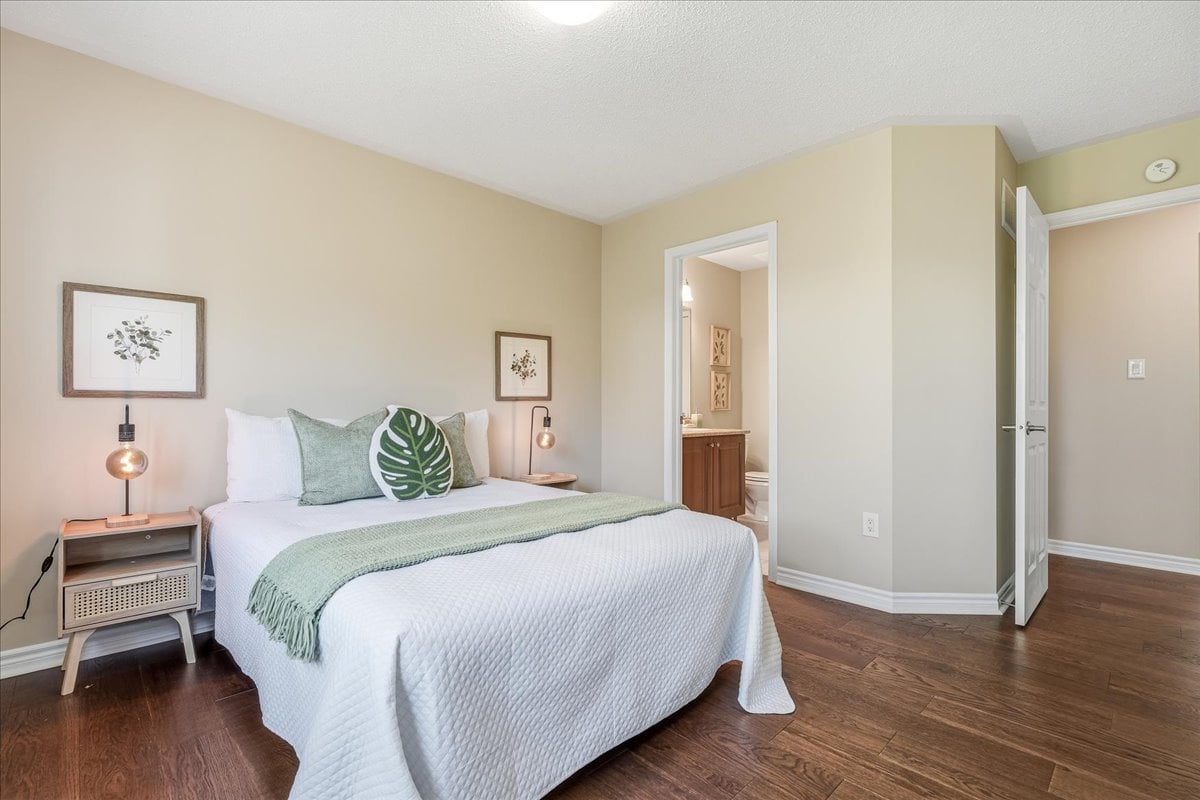 2383 Calloway Dr, Oakville