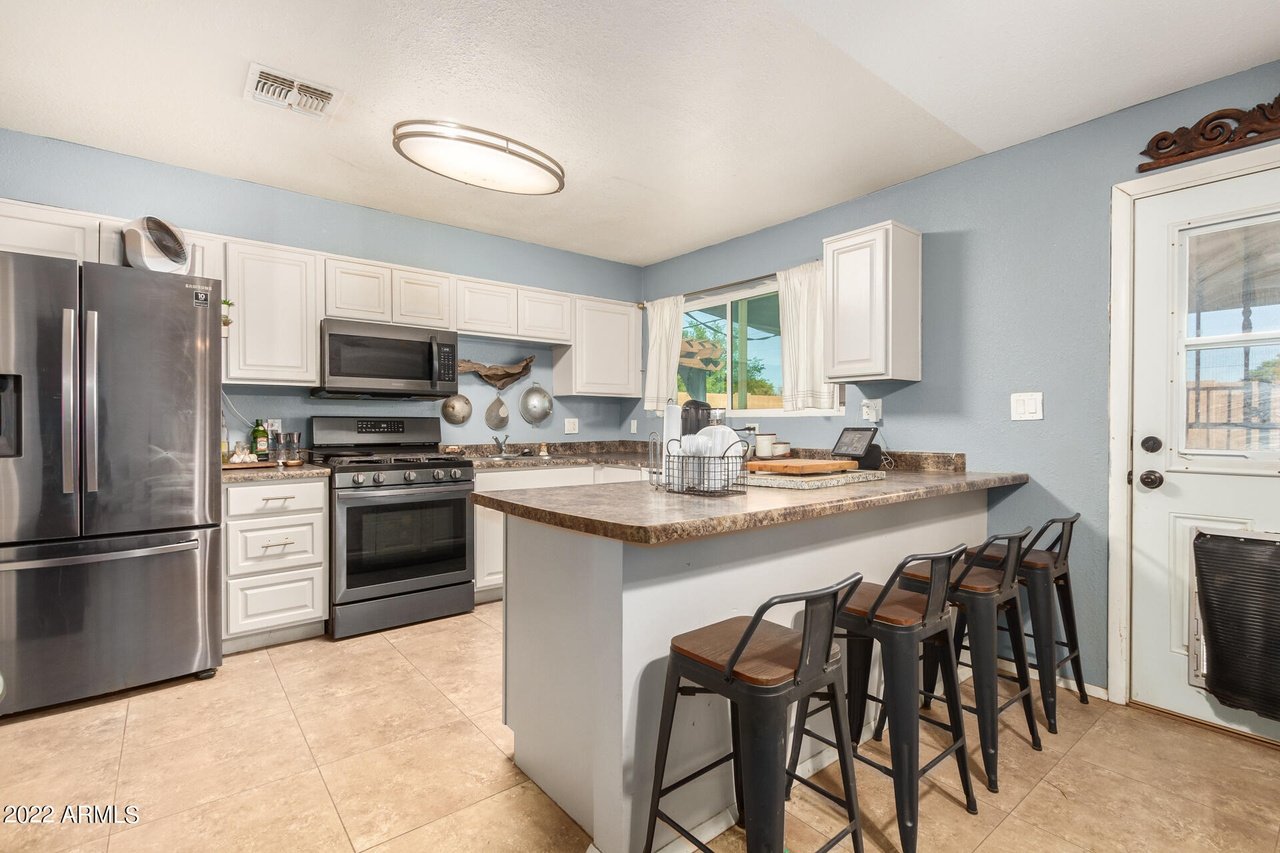 2250 W Dahlia Dr
