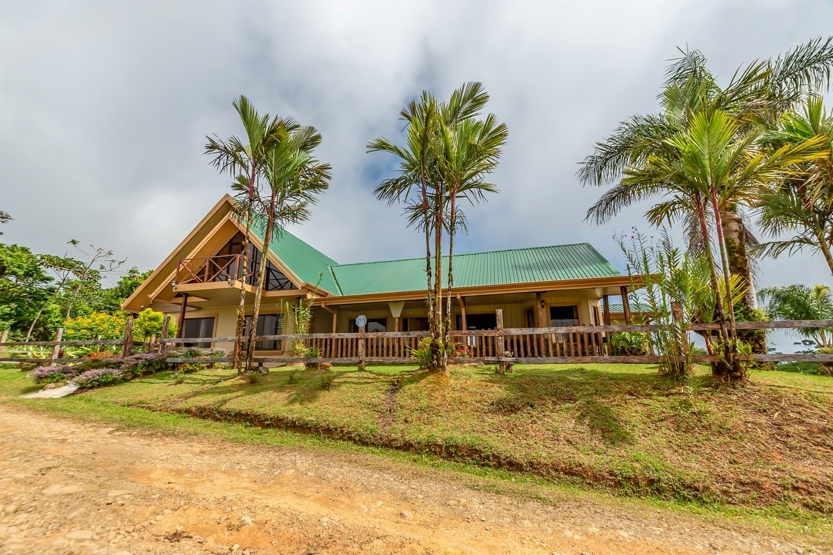 1.8 ACRES – 4 Bedroom Panoramic Ocean & Mountain View Paradise Home Tucked Away in Complete Privacy With Tropical Gardens & Fruit Trees!!!