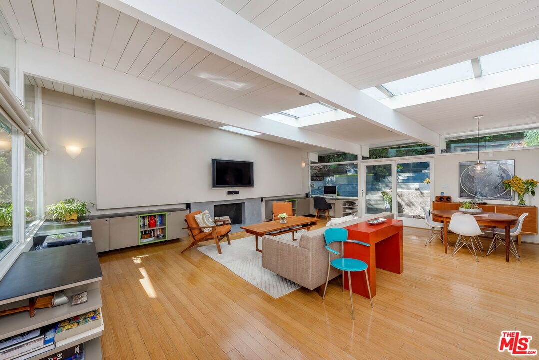 7979 Willow Glen Rd