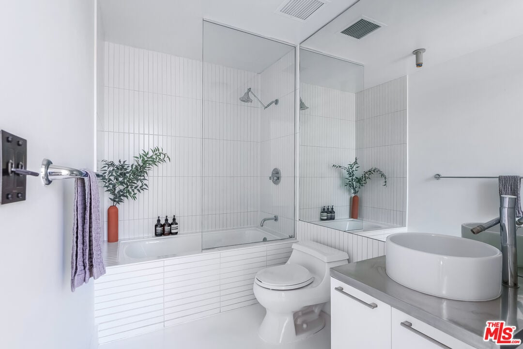 6253 Hollywood Blvd, #302