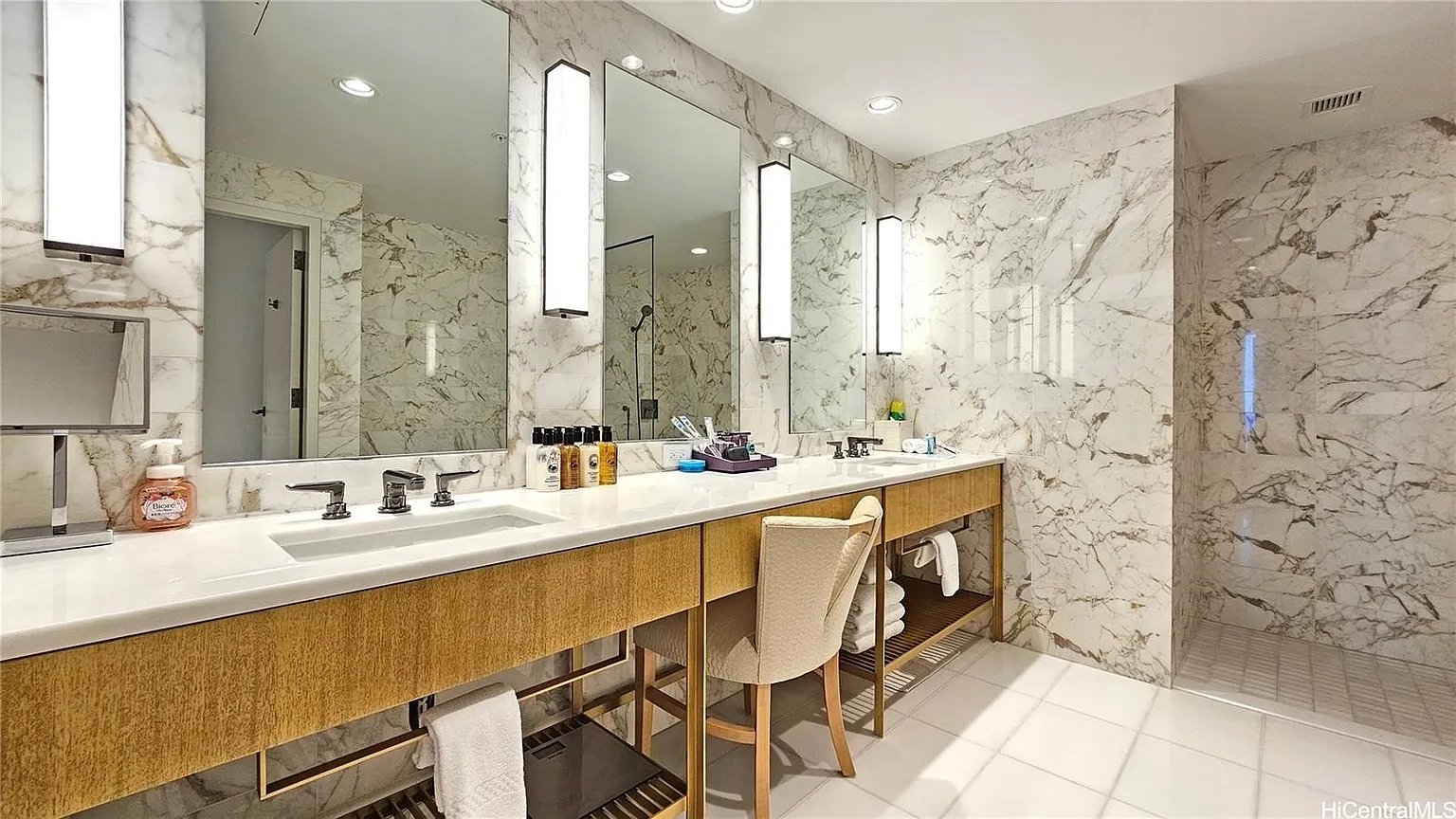 383 Kalaimoku St, #3502