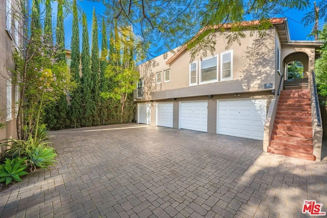 745 Hayworth Ave.