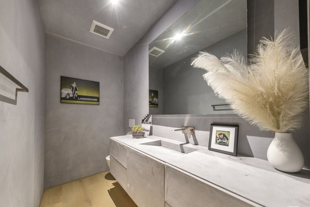 Pinnacle Manor, Willow Glen Rd, 90046