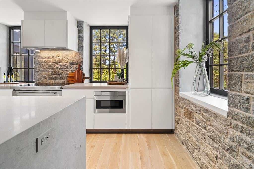 41 Richmondville Avenue Unit: 206