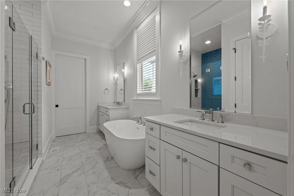 300 Woodridge Ln