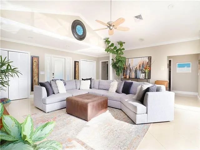 1204 SW Tamarind Wy