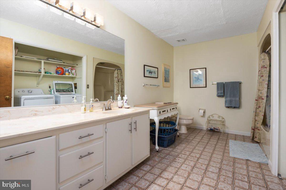 88 E Lake Dr