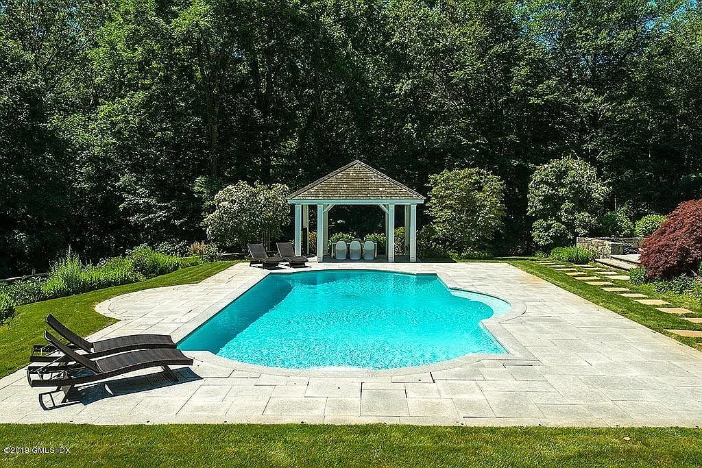 15 Mountain Laurel Dr