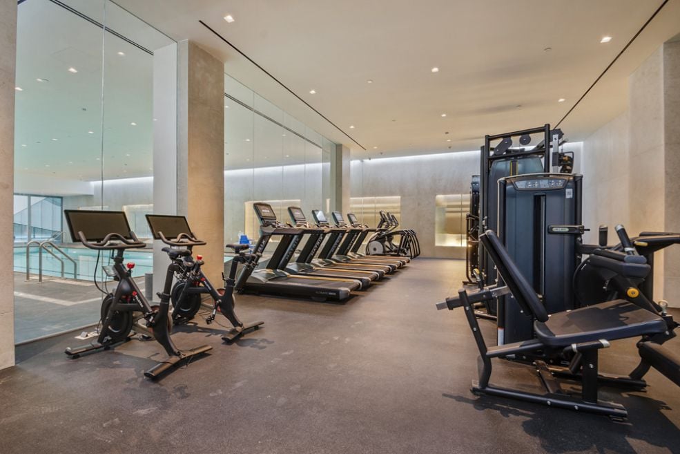Loft-style 1 Bed | 1.5 Bath Full Service Condo in Gramercy