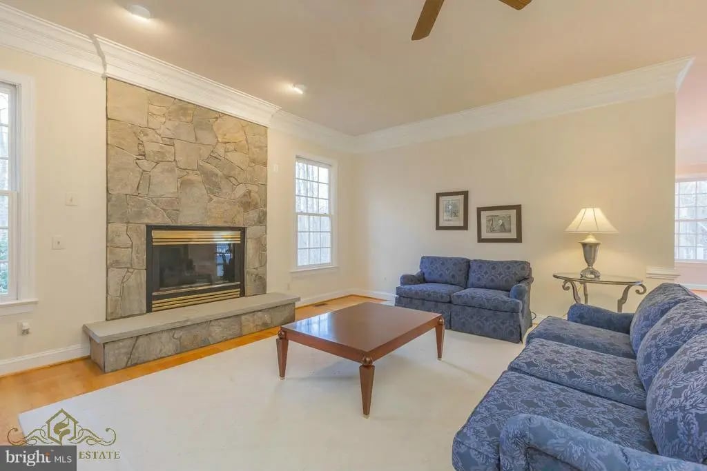 5027 Huntwood Manor Dr