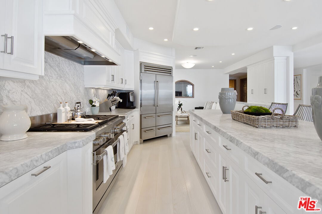 Solis Crest, Broad Beach Rd, 90265