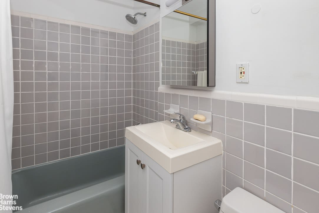 420 E 55th St, Unit 12U