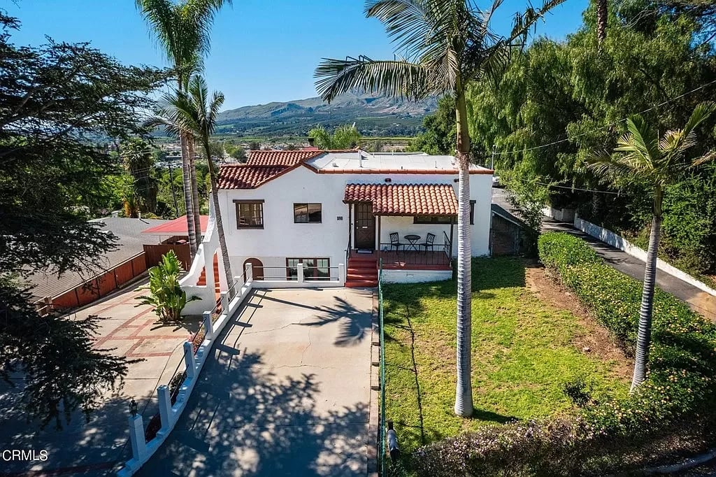 975 Foothill Dr