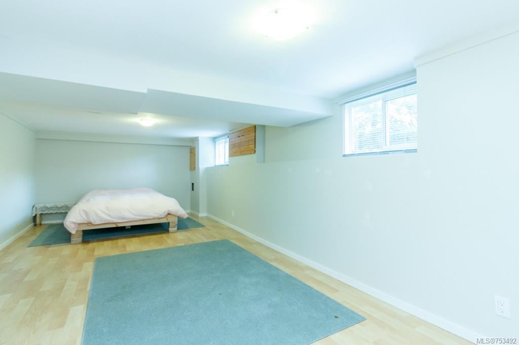 3922 Cadboro Bay Rd, Saanich
