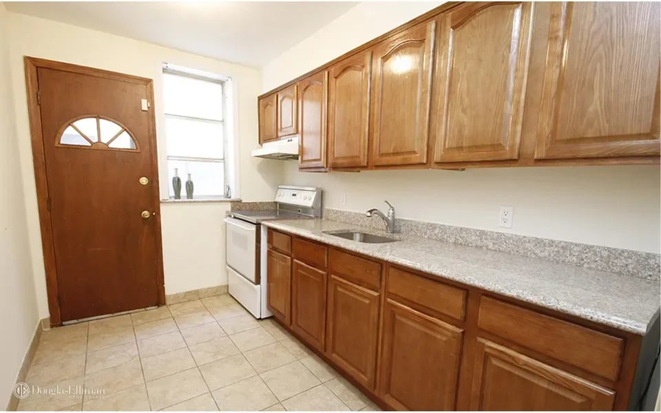 24-60 Crescent Street Unit: 1