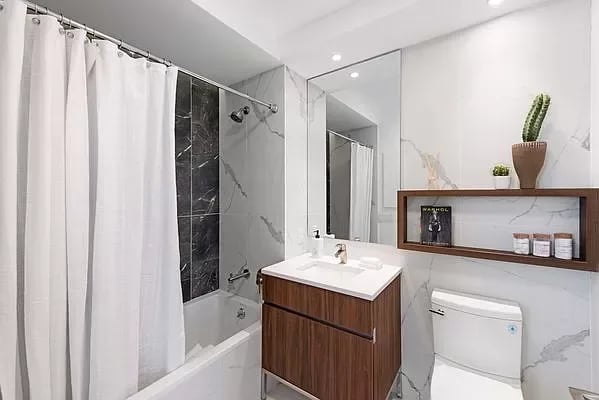 224 East 135th Street Unit: 1702