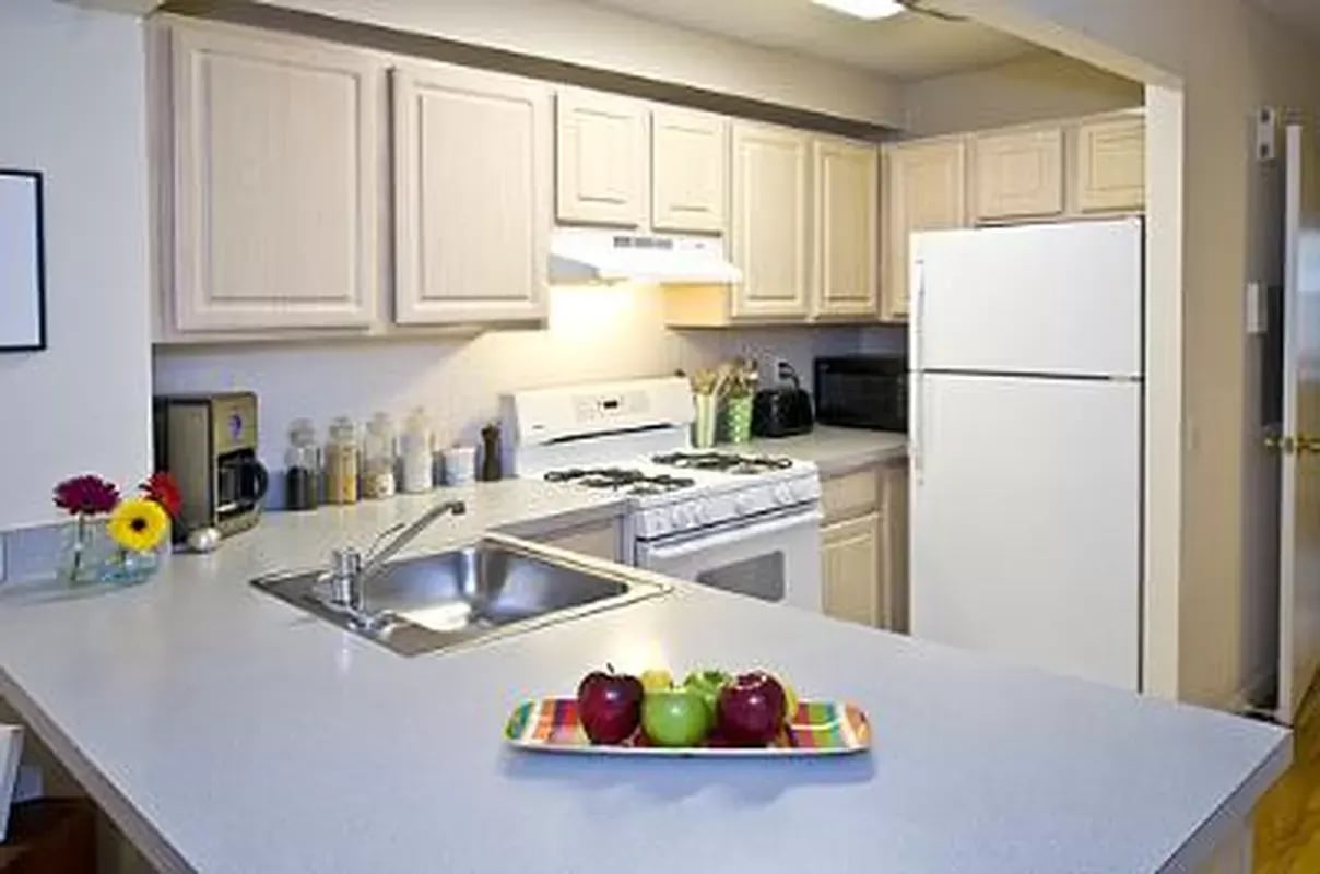 615 East 11th Street Unit: B4