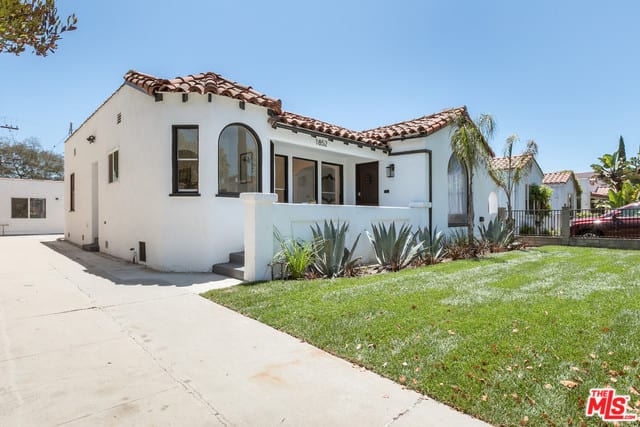 1852 S Redondo Blvd
