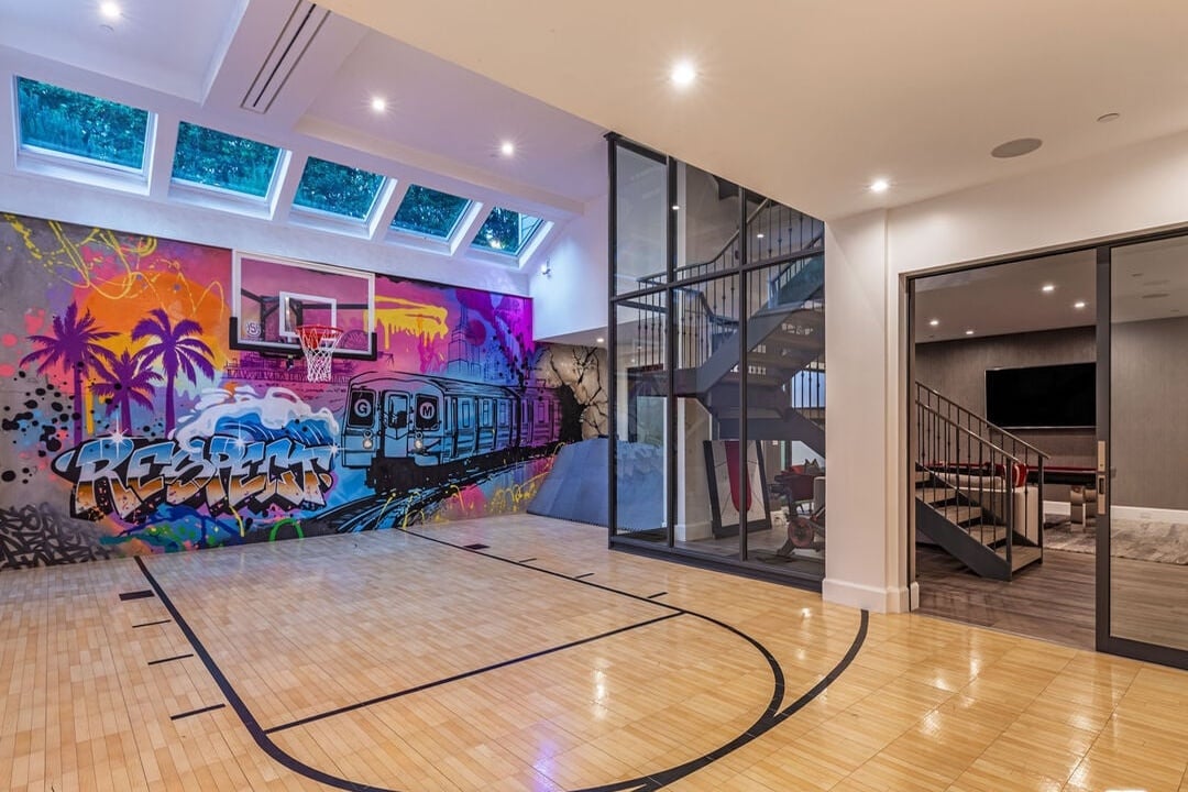 Monarch Reserve, N Norman Pl, 90049