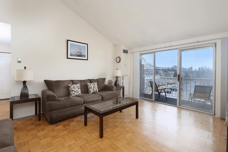 How Real Estate Agents Use MLS Data to Create Comparable Market Analysis Reports