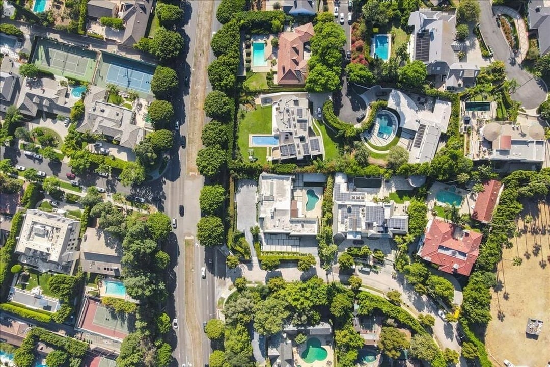 Northstar Manor, N Alta Dr, 90210