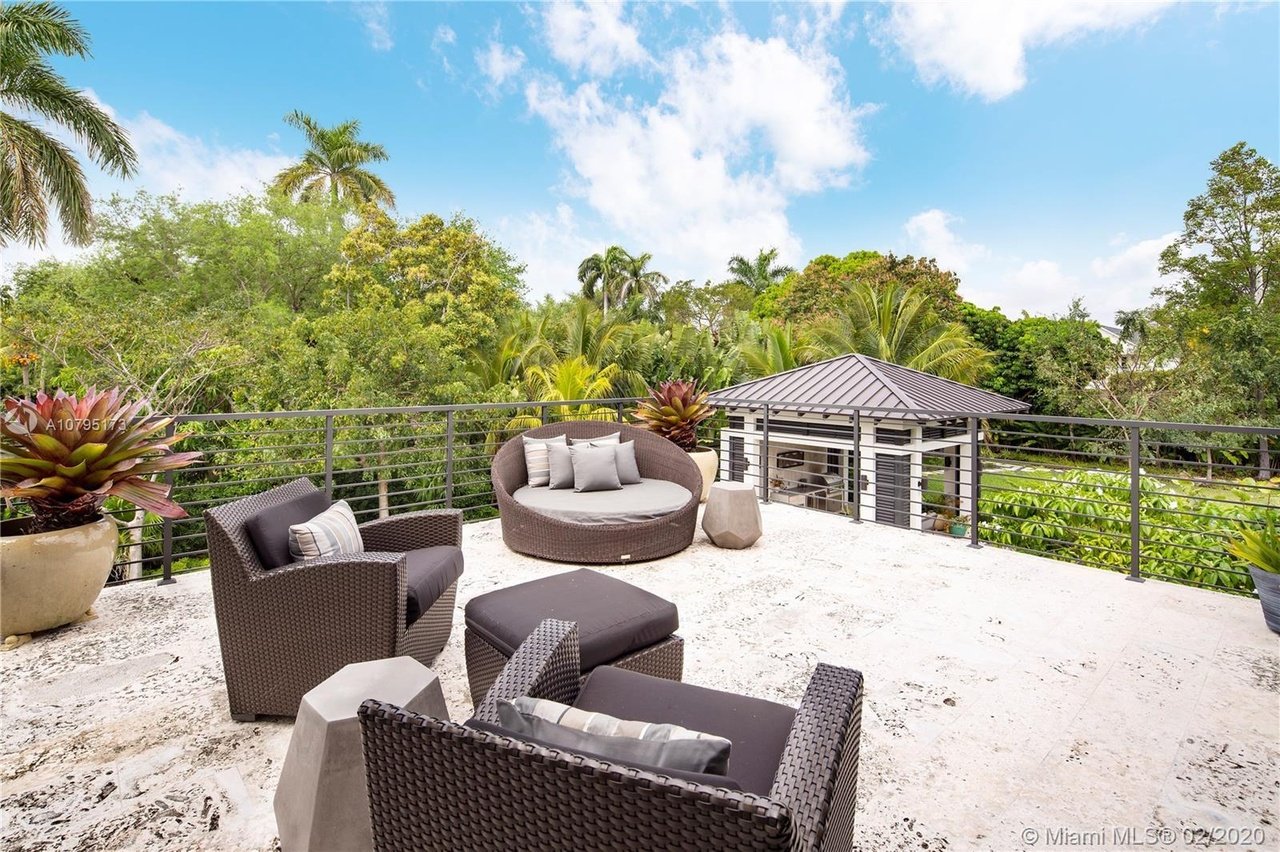 4965/4945 SW 82 St