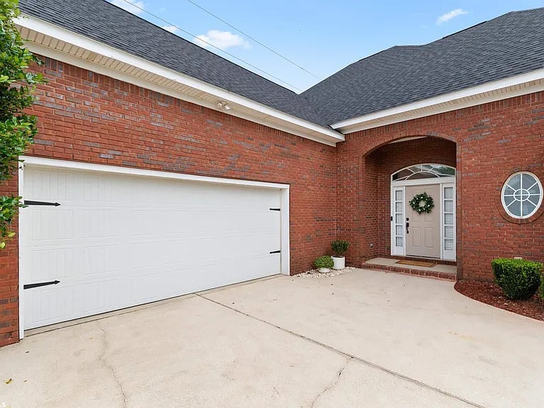 25998 Chamberlain Dr