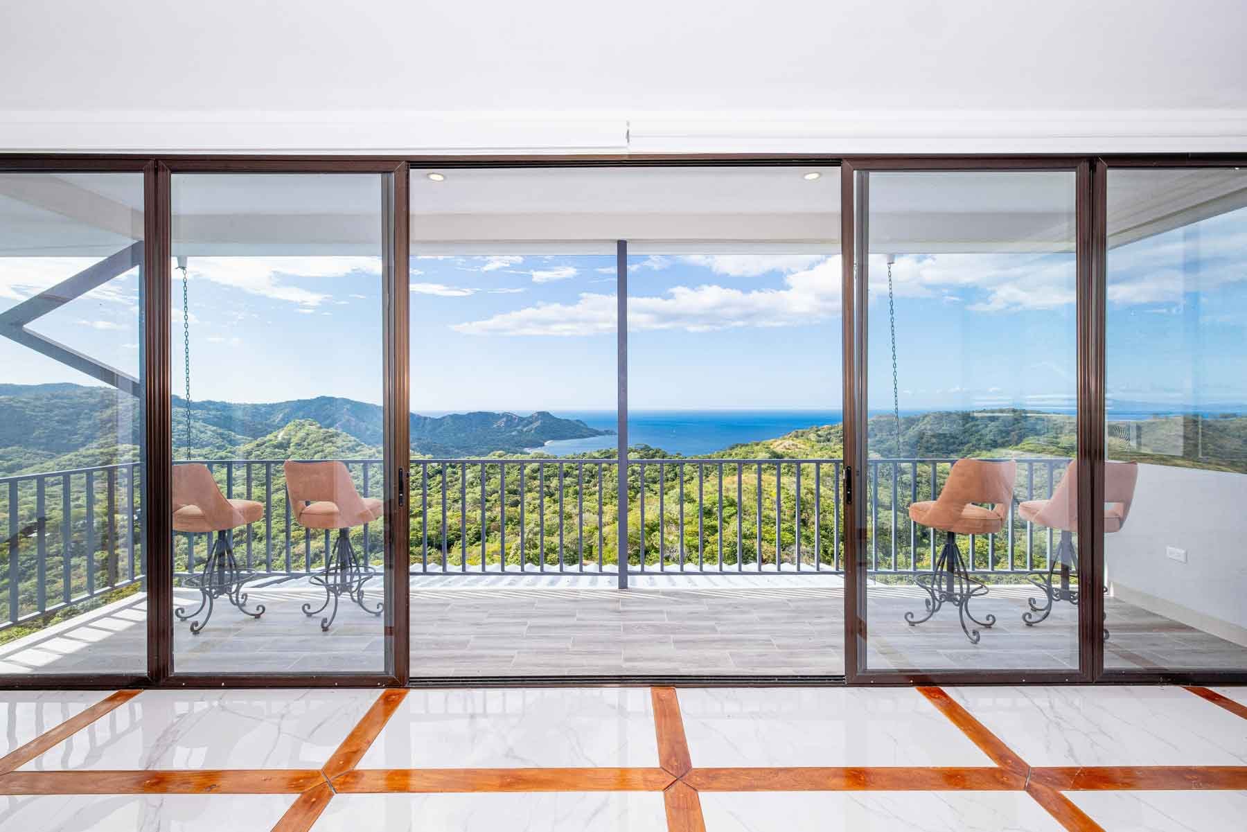 Casa Vista de Paraíso | Panoramic Ocean & Volcano Views in Exclusive Lomas del Mar