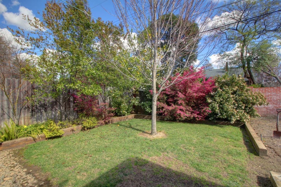 Just listed! Darling Elmhurst home