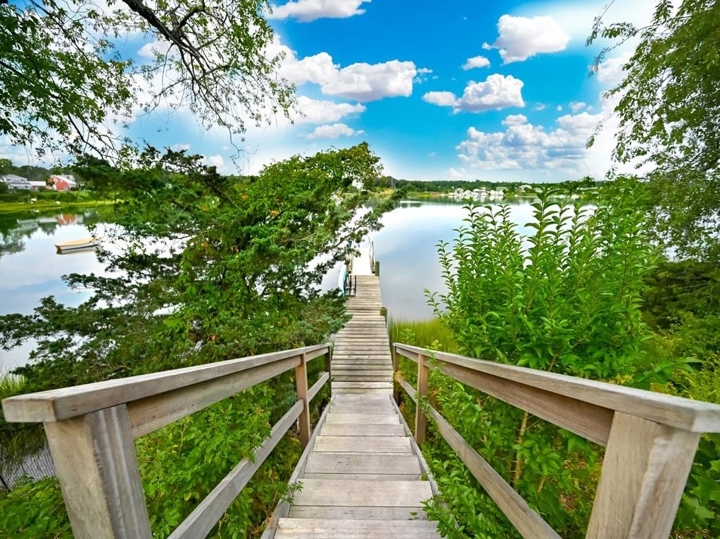 114 Hines Point