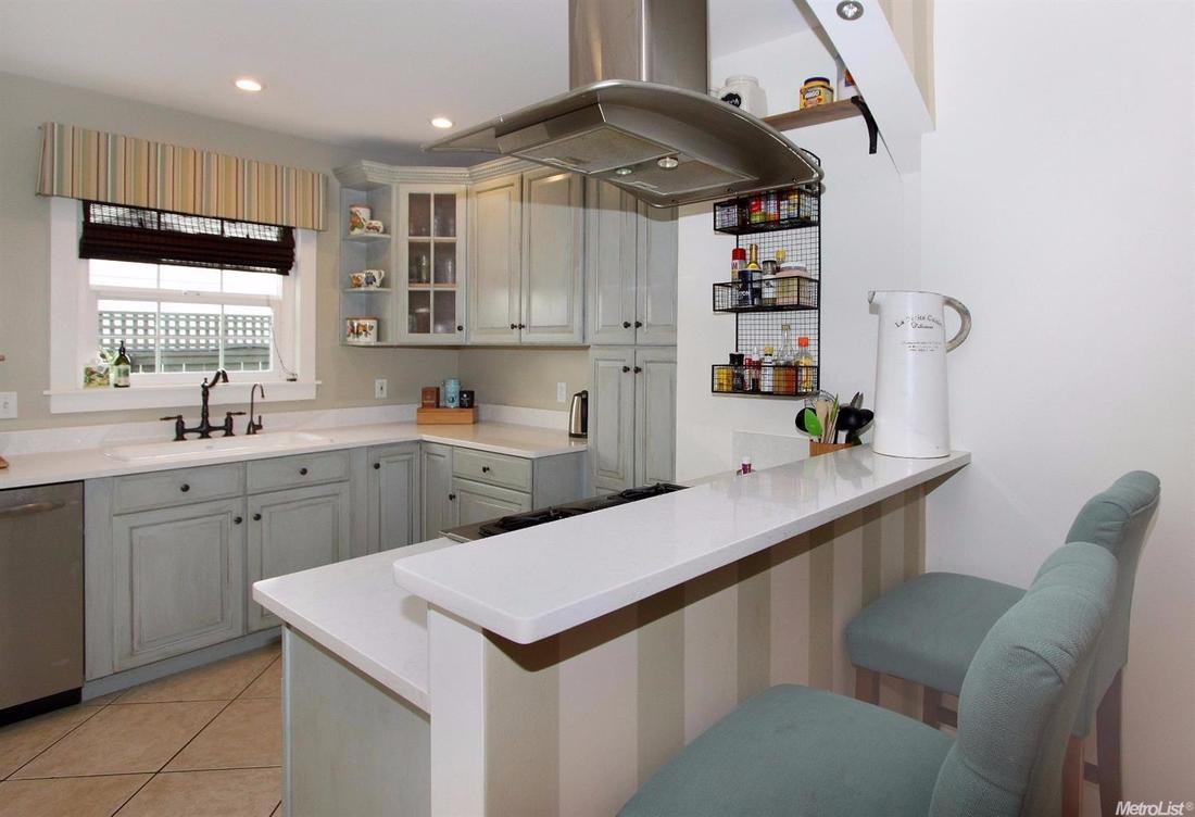 Sold: 2900 Land Park Drive