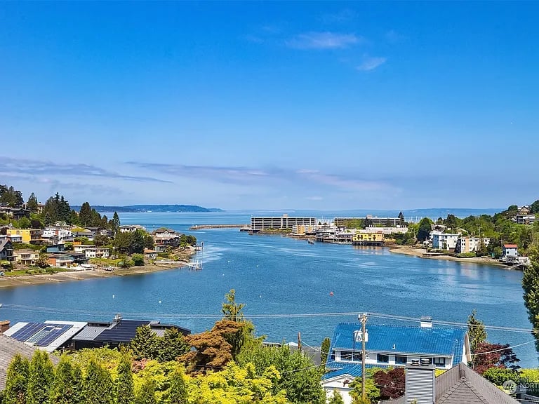 3642 W Lawton St
