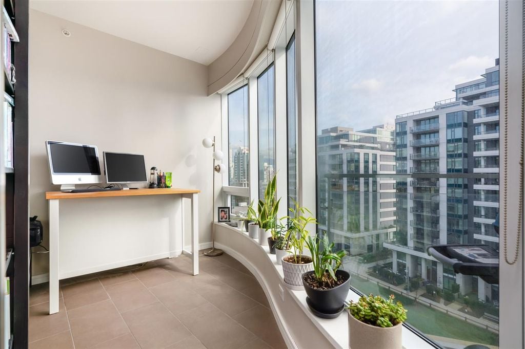 1661 Ontario St, #806