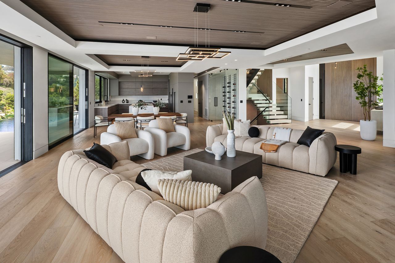 6627 Muirlands Dr, La Jolla, CA 92037