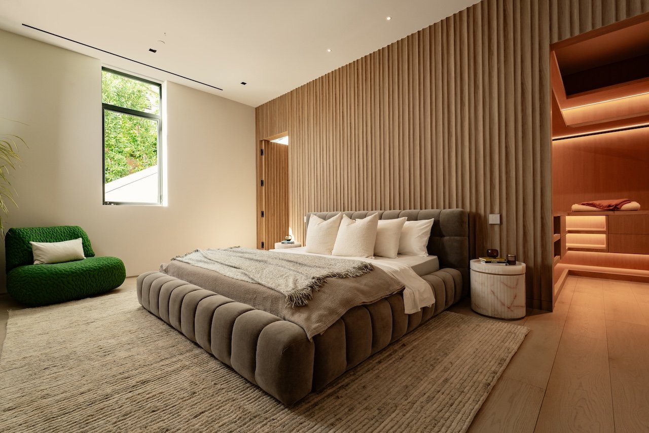 9056 St Ives