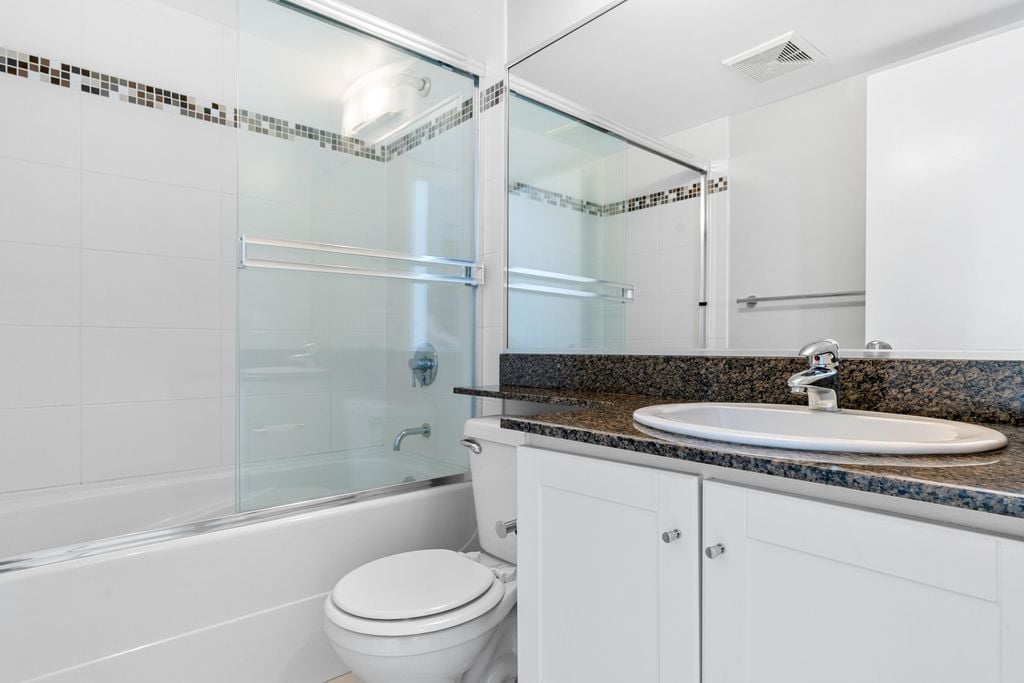 833 Agnes St, #807