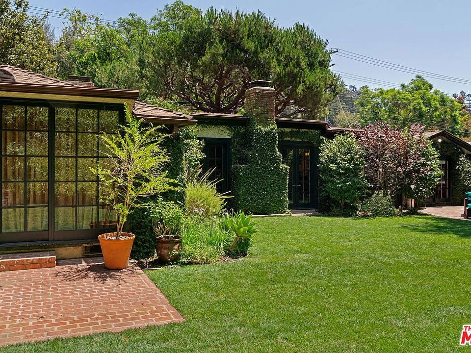 Mandeville Canyon vs Brentwood Flats: Why This Secluded Pocket Has Its Own Market Rules