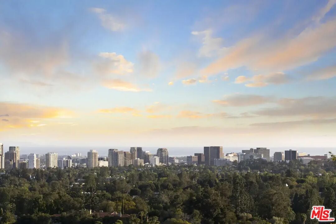 Monarch Pavilion, Beverly Grove Dr, 90210