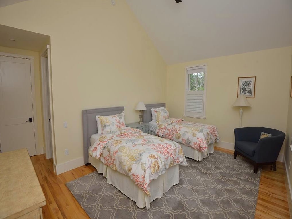 39 Naushon Rd