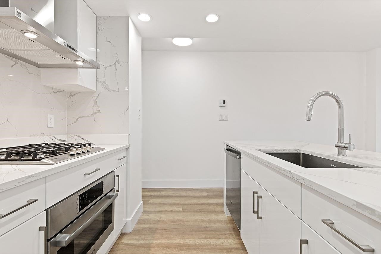1067 Marinaside Crescent, #1906