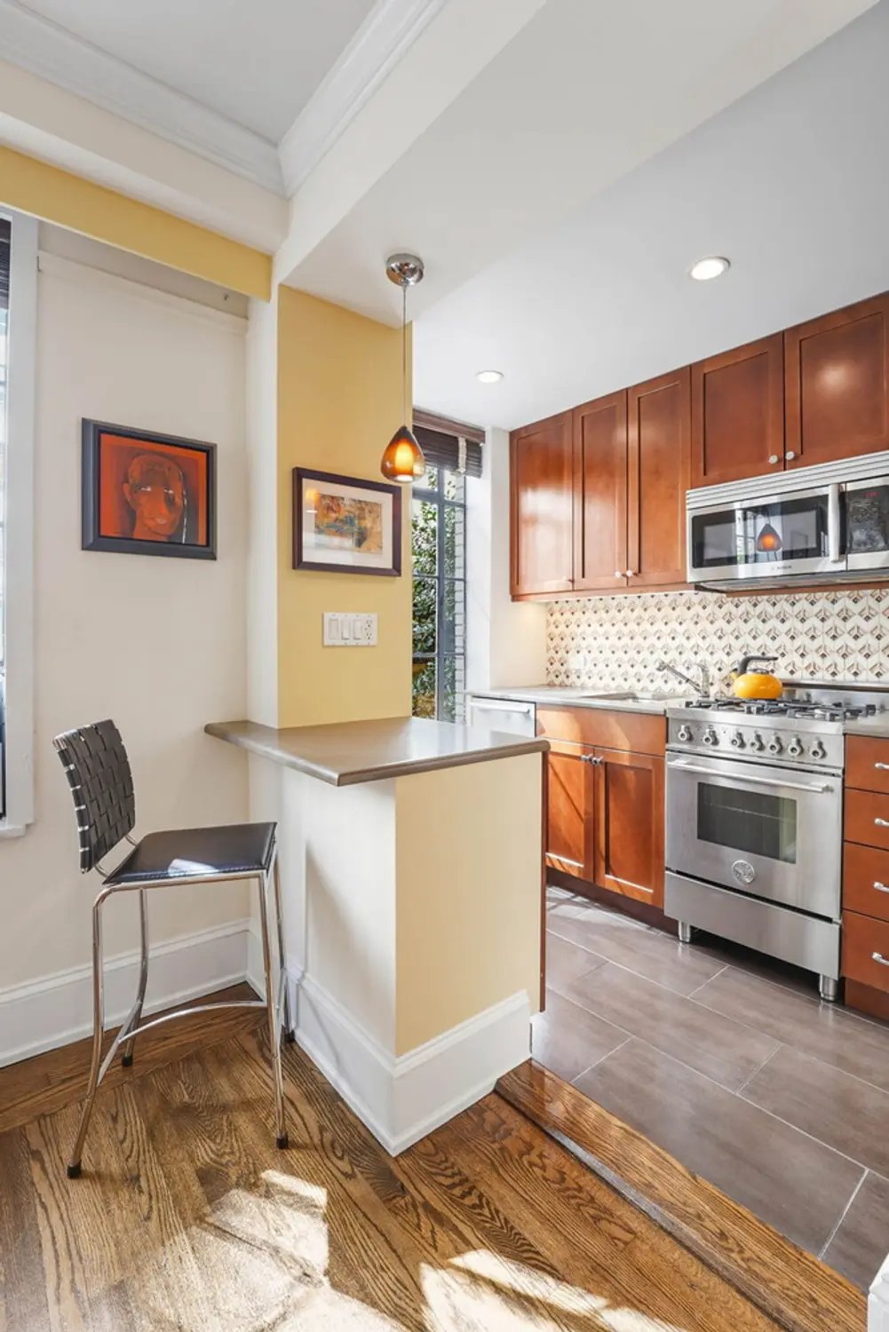 333 W 56th St Apt 2L