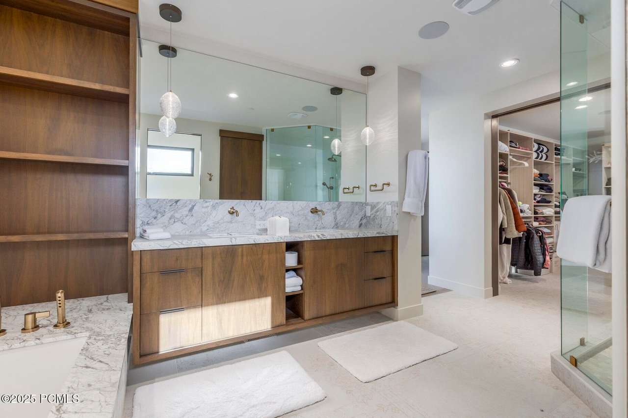 8654 N Sunset Cir