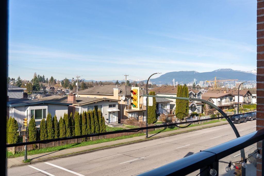 4550 Fraser St, #206