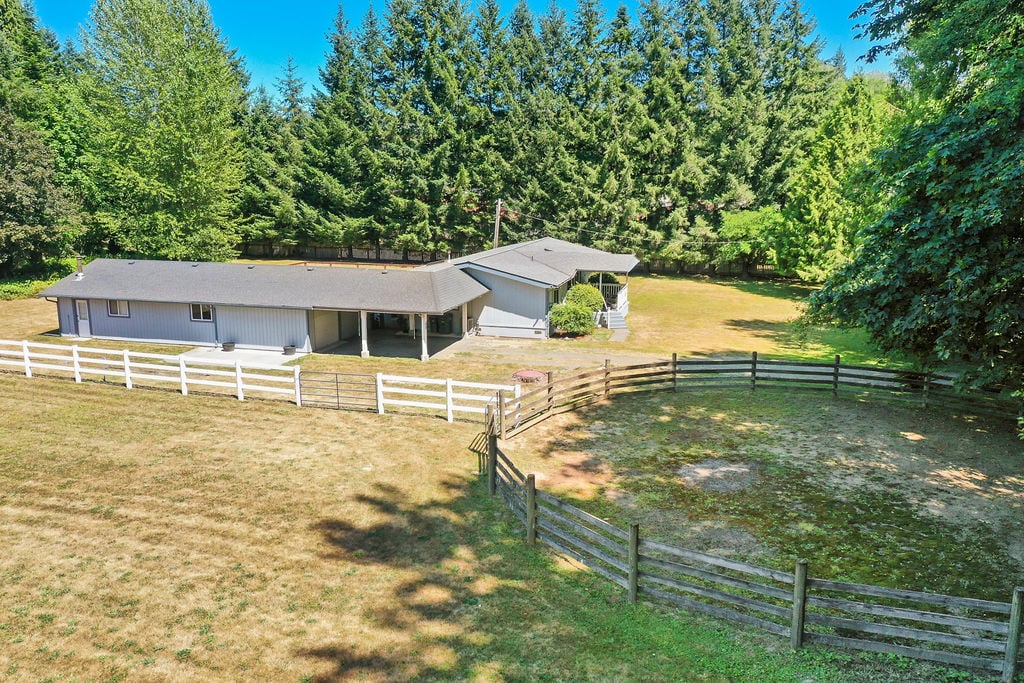 60 NE Davis Farm Road