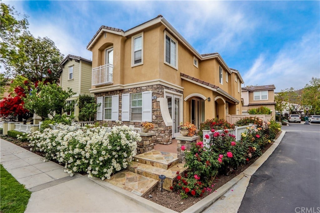 18 Stone Turret Ct