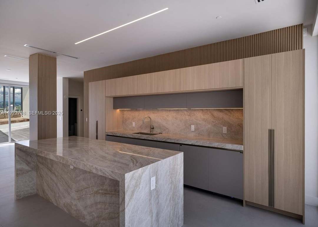 465 Brickell Ave #5701