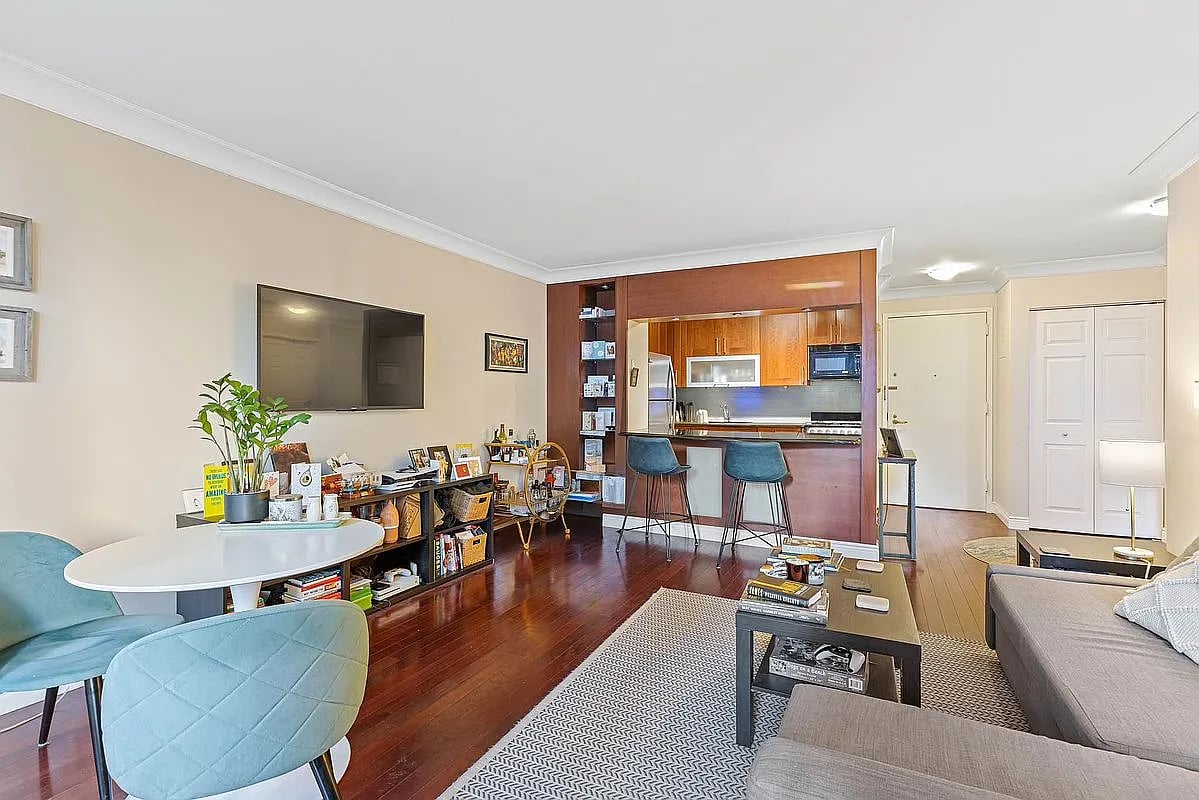 510 E 80th St, Apt 4D