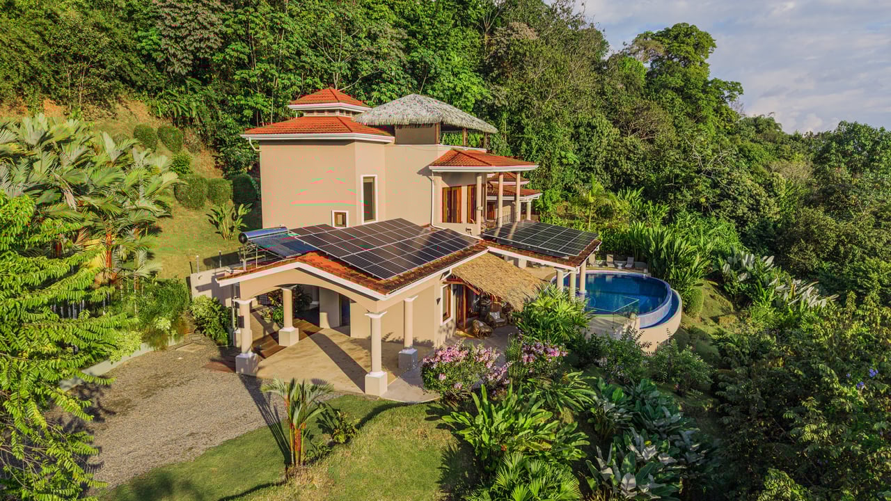 Ocean View Luxury Estate with An Incredible Location in Dominical