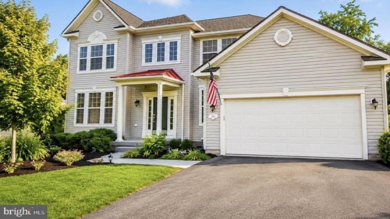 567 RIVANNA Run, FALLING WATERS, WV Presented by Lesley Lopez.